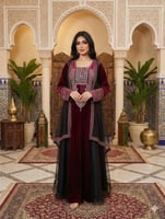 جلابية مخمل عودي وأسود بتطريز فضي وكاب تول