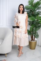 فستان بيج ناعم كم كيب راقي مميز بوردة ثلاثية الأبع...