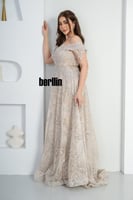 فستان سهرة درابية مزين بتشجيره وبالفصوص لون بيج