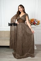 فستان سهره طويل بأكمام كيب لون بني غامق