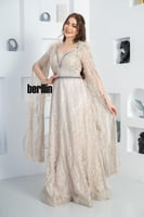 فستان سهرة طويل مطرز بتصميم كيب ريش فخم