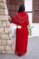 جمبسوت احمر مع عباءة بتطريز لؤلؤي فخم