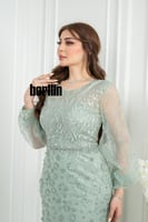 فستان سهرة أخضر نعنـاعي مطرز بزهور خرزية وأكمام بل...