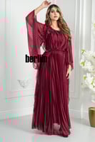 فستان سهرة عنابي شيفون مطوي بأكمام فانوس وانسيابية...