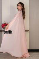 فستان سهرة ناعم بلون السيمون الوردي مع تطريز شك يد...