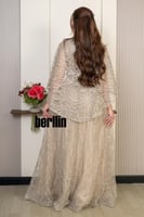 فستان سهرة شامبين مطرّز بتصميم فاخر وأكمام شفافة و...