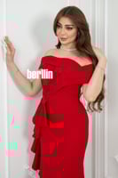 فستان سهرة فاخر باللون الأحمر بتصميم راقٍ وأكتاف م...