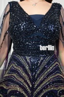 فستان سهرة مزين بالترتر بأكمام كيب شفاف لون كحلي