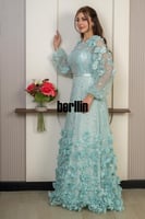 فستان سهرة ملكي بلون اخضر نعناعي بتطريز فاخر وورود...