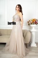 فستان سهرة طويل اوف وايت مميز بتطريز فخم لون بيج