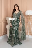 فستان سهرة حورية البحر مطرز بأكمام كيب اخضر زمردي