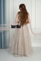 فستان سهرة شامبين مطرّز بتفاصيل براقة وأكمام شفافة...