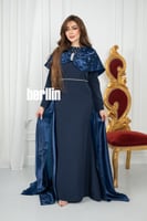 فستان الكحلي الملكي بشال لؤلؤي وذيل ساتان فاخر