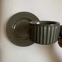 كوب قهوه مع صحن سيراميك