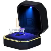 أسود