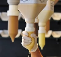 موزع كاتشب وصوصات المعلقة 5.5 لتر