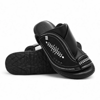 حذاء شرقي أسود