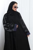 عباية سوداء أكمام نقوش وأطراف كحلية