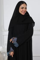 عباية سوداء شريط أزرق بالأكمام والأسفل
