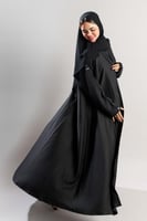 عباية سوداء كريب ياباني ناعم بأزرار