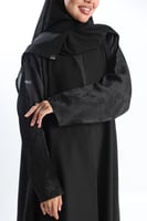 عباية سوداء أكمام جاكار وردات ناعمة