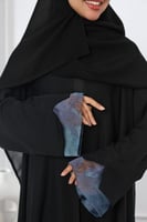 عباية سوداء شريط أزرق بالأكمام والأسفل