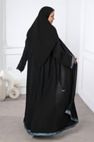 عباية سوداء شريط أزرق بالأكمام والأسفل