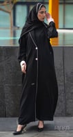 عباية سوداء بتصميم معطف