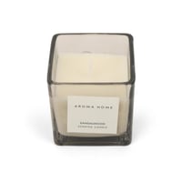 شمعة عطرية برائحة زكية بقالب زجاجي