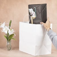 مجموعة ( 12) كيس ورق أبيض عرضي الشكل بقاعدة - 31*2...