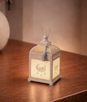 فانوس رمضان فاخر بتصميم أنيق بإنارة داخلية باللون...