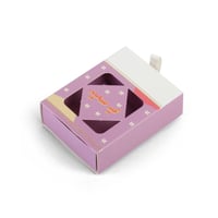 صندوق توزيعات العيد بنفسجي ورود بيضاء يحتوي على 24...