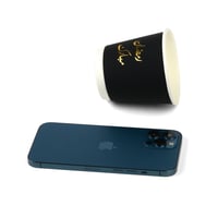 كوب ورق مخمل باللون الأسود بعبارة " رمضان مبارك" -...