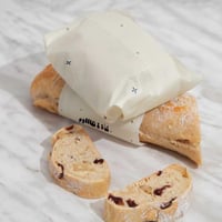 ورق زبدة للساندوتش بعبارة " لذة لا تقاوم " لون بيج...