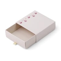 علبة توزيعات فاخرة بثيم نخلة لون بيج غامق قابلة لل...