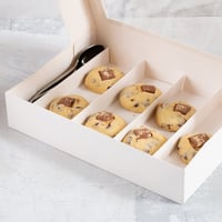 مجموعة (12) علب بيضاء فاخرة مقسمة للفطائر والحلويا...