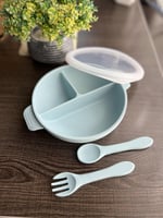 طبق طعام بغطاء مع ملعقة وشوكة سيليكون