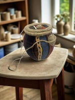 حافظة عسل فخارية