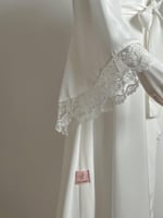 روب اطراف دانتيل