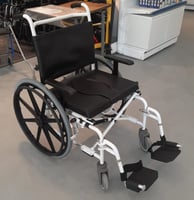 كرسي حمام لكبار السن - تايواني بكفرات كبيرة