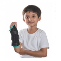 جبيرة لتثبيت المعصم والساعد للأطفال