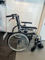 كرسي متحرك خفيف الوزن - ICON 35 LX