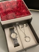 هدايا نسائي بوكس راقي مع تنسيق ورد احمر يتكون البو...