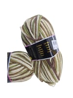 تدرجات من الأخضر الزيتوني، البني، والبيج الكريمي