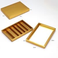 علب شوكولاتة وحلويات مقسمة