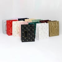 صغير: 23×18×10 سم