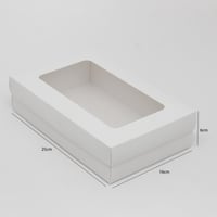 علبة ورقية بيضاء بغطاء منفصل ونافذة شفافة