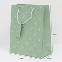 أكياس هدايا مزخرفة بنقاط ذهبية