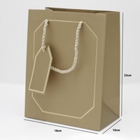 أكياس هدايا بإطار ذهبي