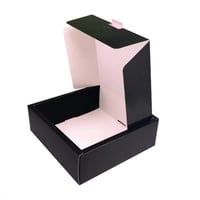 علب ورقية بغطاء 25*25*7 سم بعدة الوان